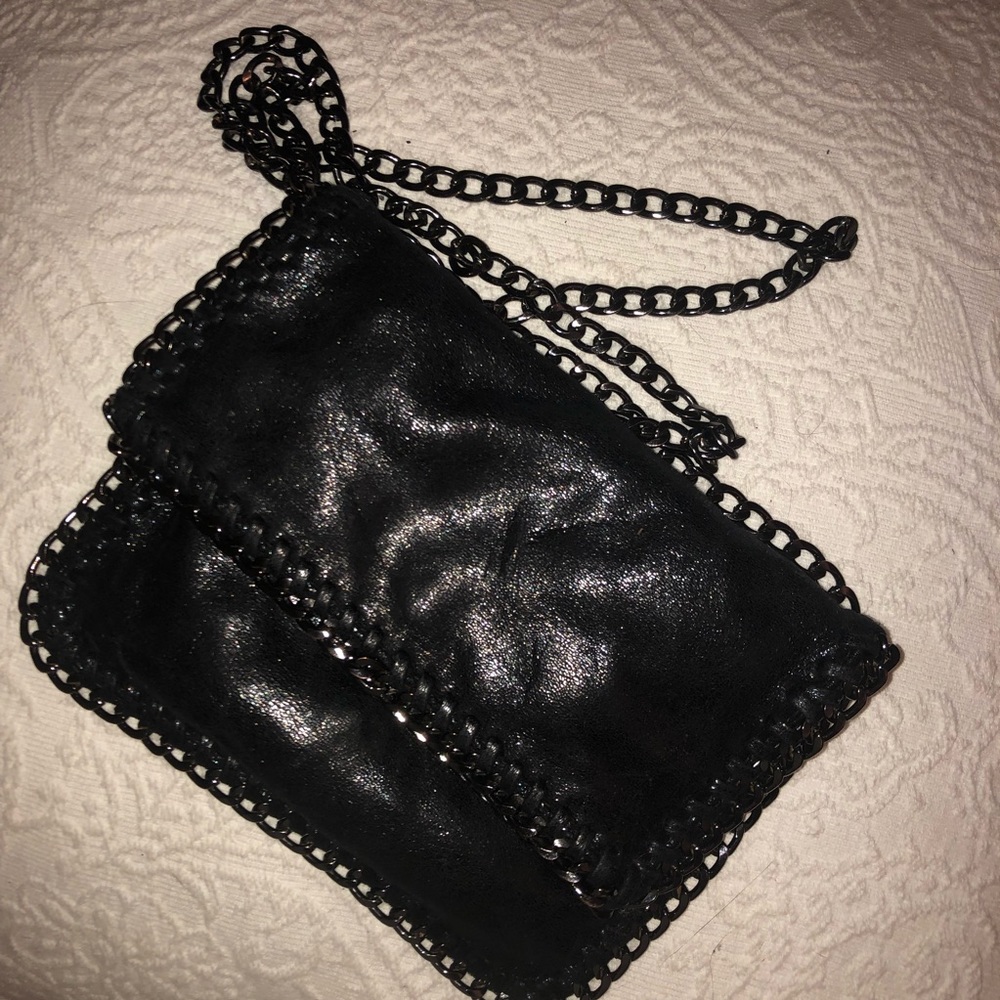 Looks designer * black cross body with chain